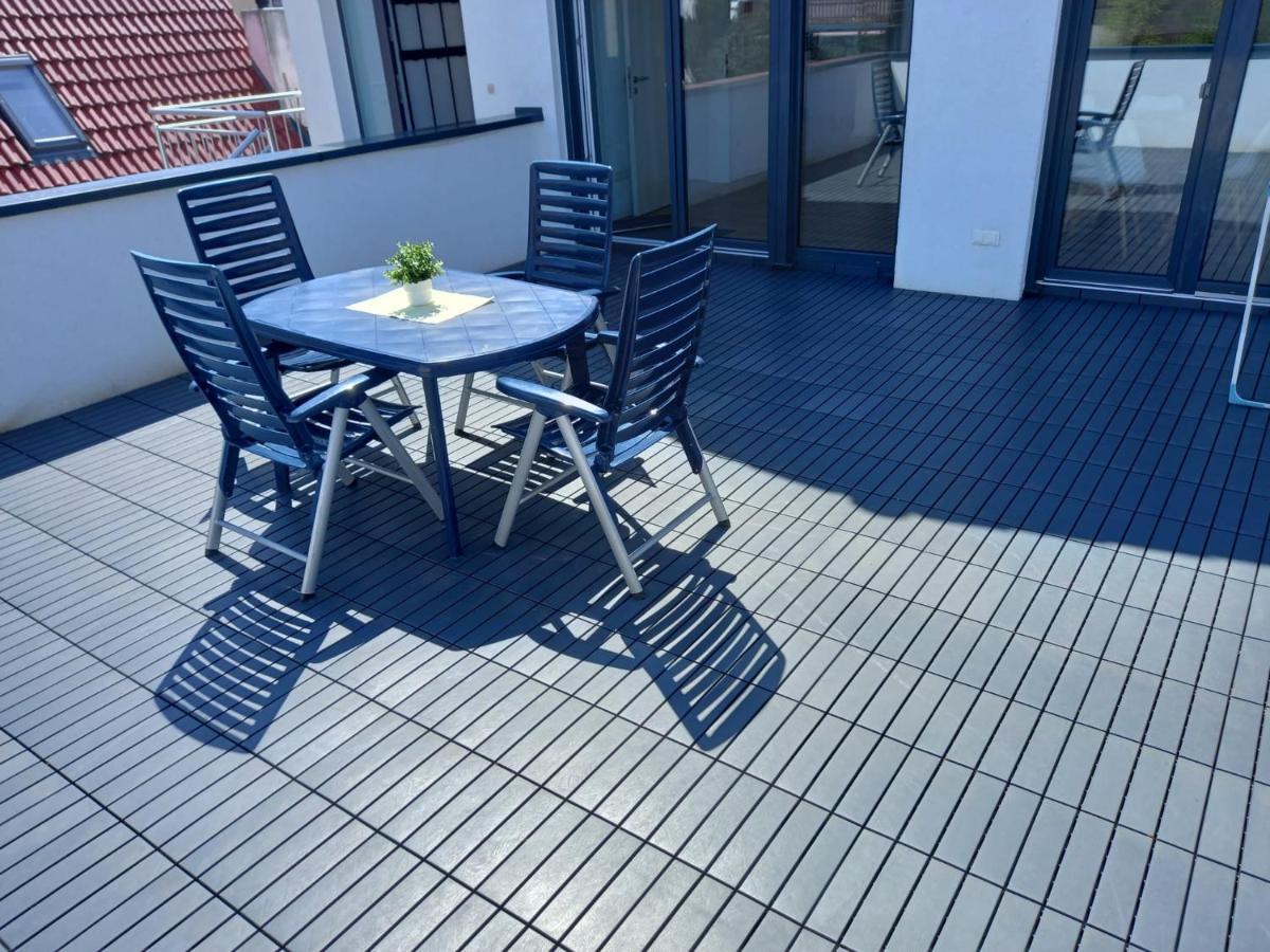 Neubau Appartement Mit Terasse, Privater Eingang,Parkplatz,Kueche Fürth エクステリア 写真